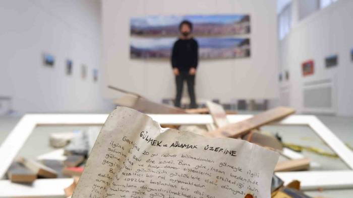 Fotoğraflarla Depremin Acı Yüzünü Anlattı