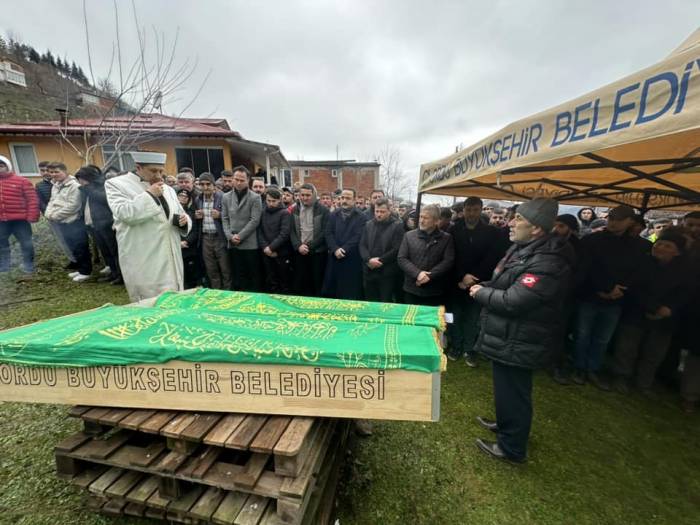 Trafik Kazasında Hayatını Kaybeden 2 Kişi Toprağa Verildi