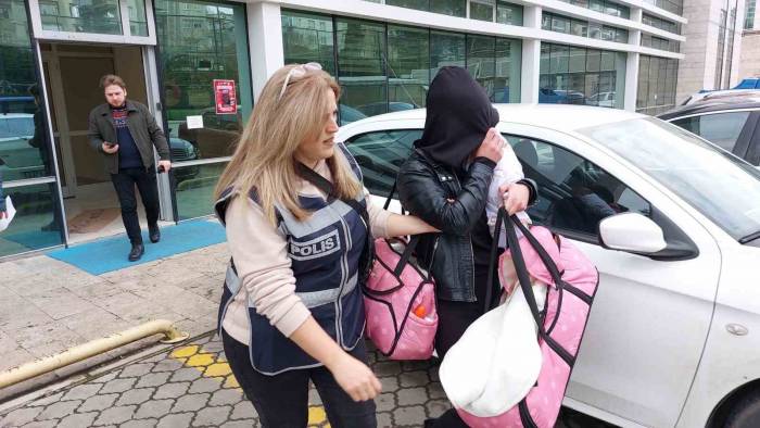 1 Milyon 700 Bin Liralık Altın Ve Para Çalan 53 Suç Kaydı Bulunan Kadın 3 Aylık Bebeğiyle Cezaevine Gönderildi