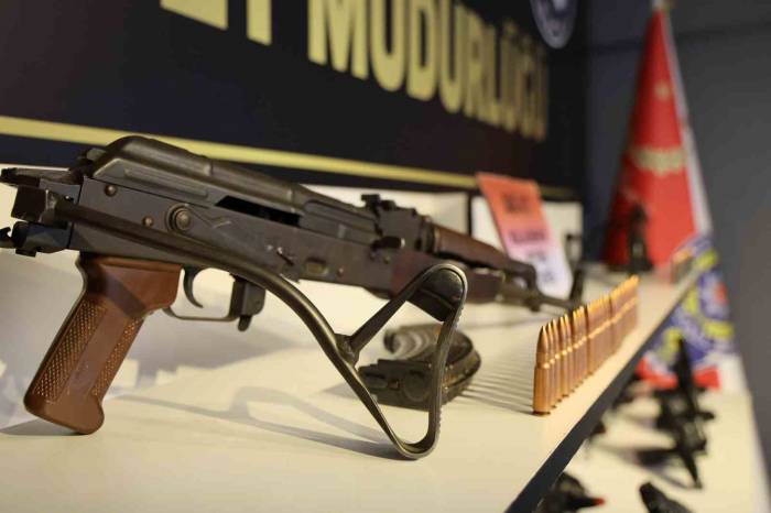 Seyhan Polisi 45 Ruhsatsız Silah Ele Geçirirken 346 Suçluyu Da Yakaladı