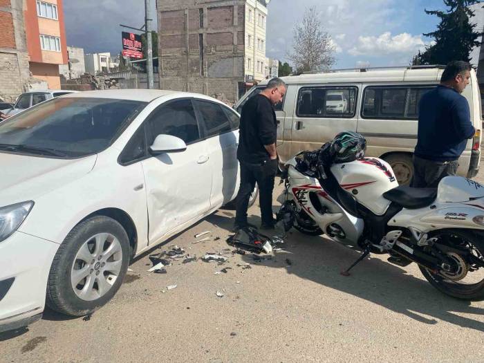 Otomobil İle Motosiklet Çarpıştı: 1 Yaralı