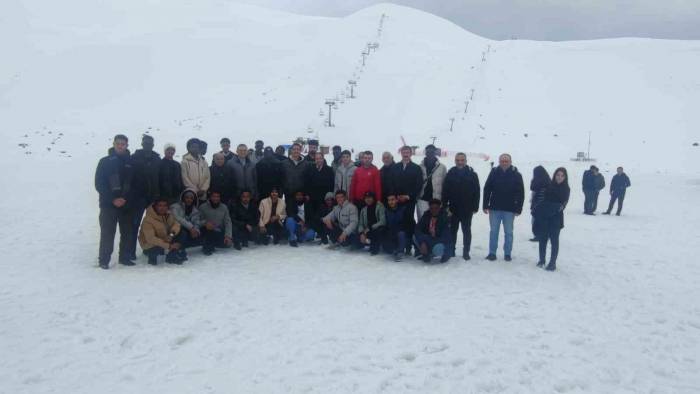 Kimi İlk Defa Kar Gördü Kimi De İlk Kez Kayak Tesisine Gitti