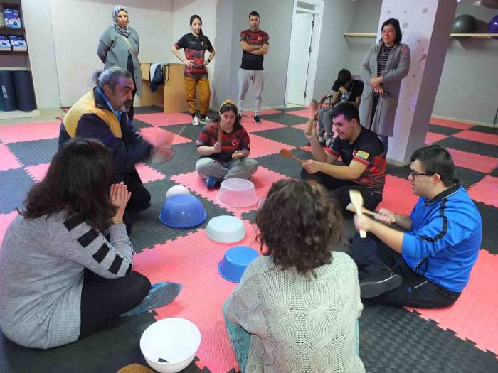 Balıkesir’de Engelli Gençler Spor Yaparak Eğleniyor