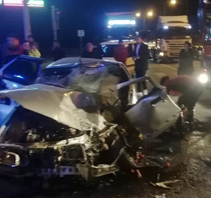 Otomobil İle Otobüs Çarpıştı: 5 Yaralı