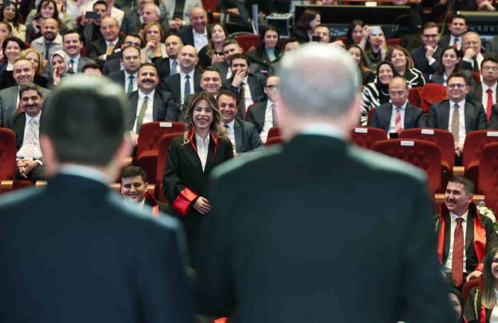 Cumhurbaşkanı Erdoğan: "Yüksek Yargı Kurumlarımız Arasındaki İhtilafı Gidermek Mecburiyetindeyiz"