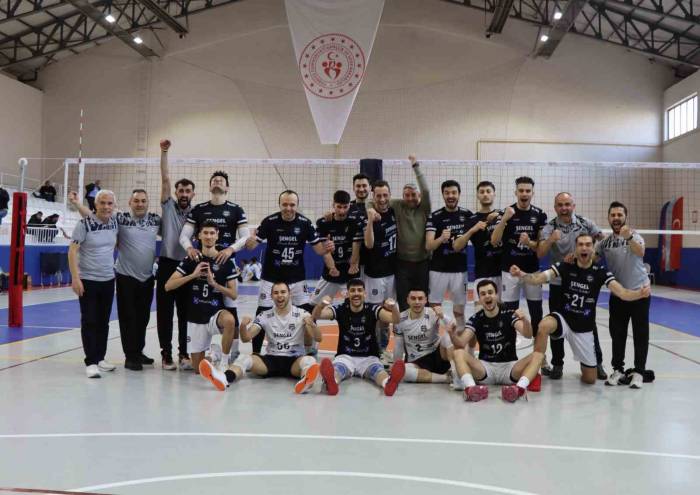 Nazilli Belediyespor Voleybol Takımı İlk Galibiyetini Aldı