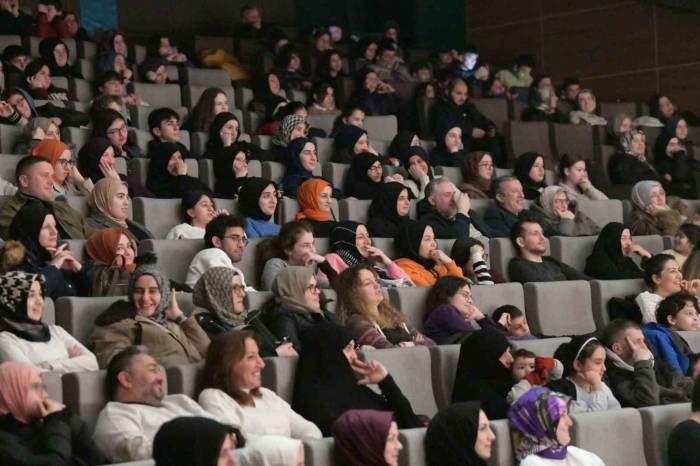 28 Şubat Döneminin Anlatıldığı "Bin Yıl" Oyunu Başiskele’de Sahnelendi