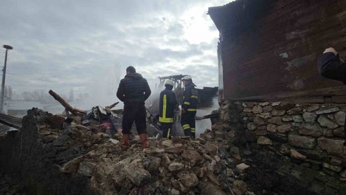Tokat’ta Ev Yangını: 1 Ölü, 1 Yaralı