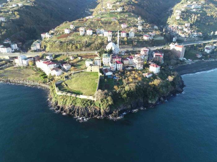 Akçakale Kalesi Ve Çevresi Turizm Koridoru Haline Getirilecek