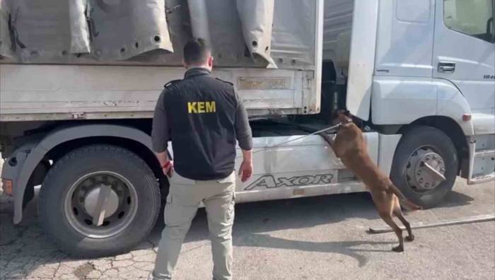 Adana’da Sunta İçine Zulalanmış 100 Kilogram Esrar Ele Geçirildi