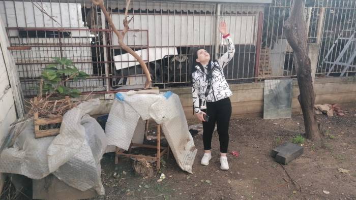 Jasat Ekiplerini Kapıda Görünce 4’üncü Katın Balkonundan Aşağı Atladı