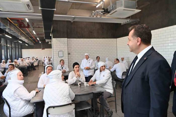 Başkan Yılmaz, Ziyaret Ettiği İşçileri Kahve İçmeye Davet Etti