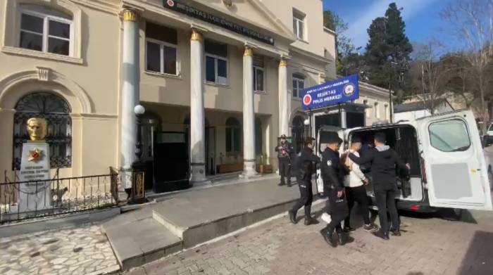 İstanbul’da Sahilde Oturan Gence Silahlı Saldırı Kamerada: “Abi Mi Oldunuz” Deyip Kurşun Yağdırdı