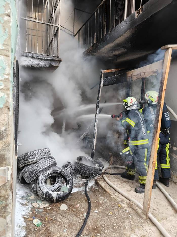 Evde Çıkan Yangın Kısa Sürede Apartmana Sıçradı