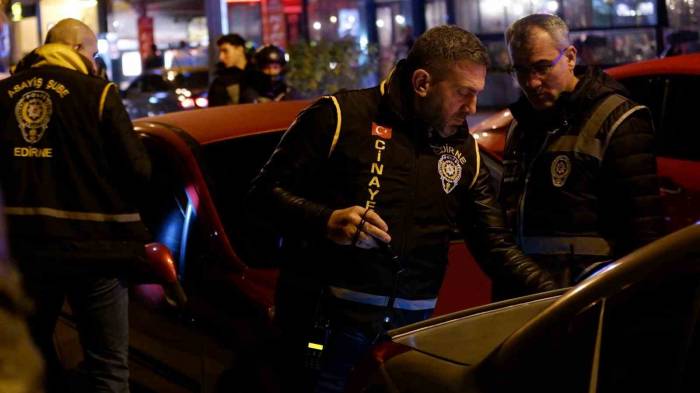 Denetimde Ceza Yememek İçin Cam Filmlerini Söktüler