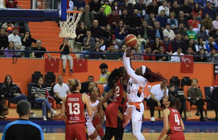 Fıba Kadınlar Avrupa Ligi: Çbk Mersin: 79 - Casademont Zaragoza: 62