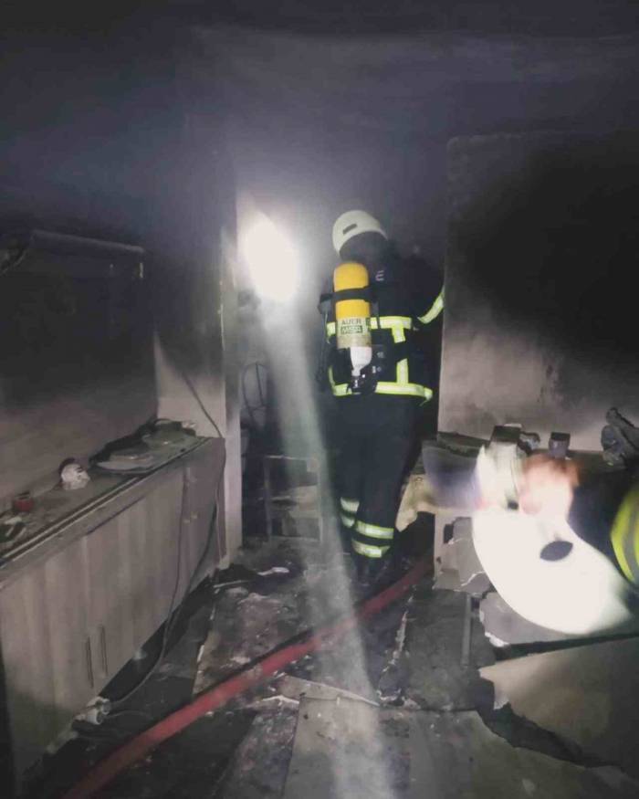 Konteynerde Çıkan Yangın Büyümeden Söndürüldü