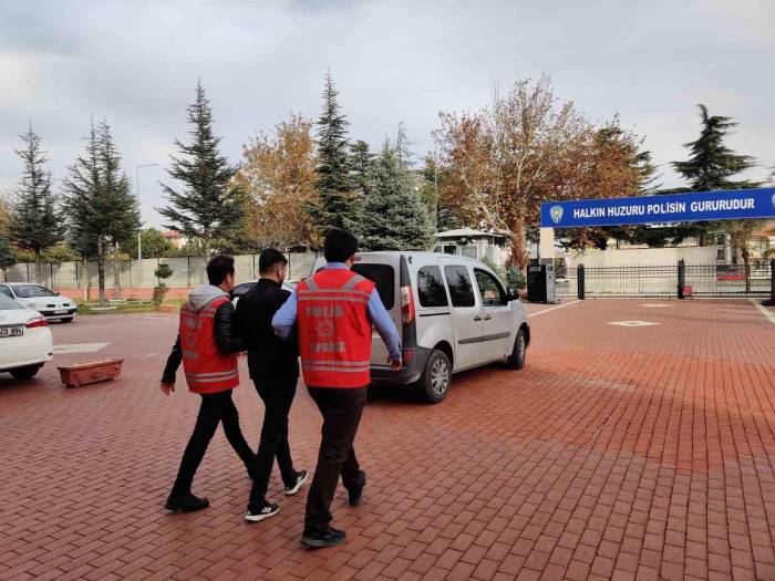 İnternet Üzerinden Dolandırıcılık Yapan 5 Şüpheli Yakalandı