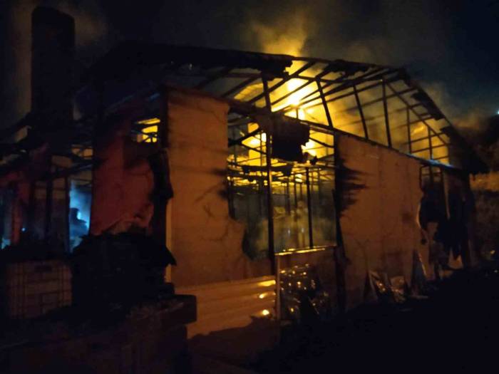 Elektrik Kontağında Çıkan Yangında 3 Ev Kullanılamaz Hale Geldi