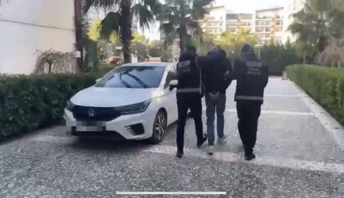 İnterpol Tarafından Kırmızı Bültenle Aranan Zanlı İzmir’de Yakalandı