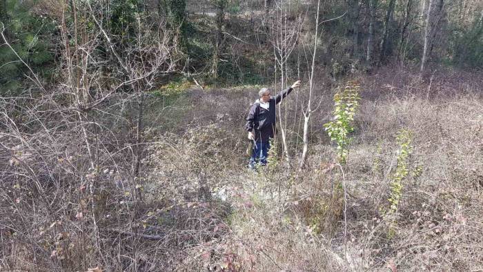 Emekli İmam Gelecek Nesil İçin Doğadaki Meyve Ağaçlarını Aşılıyor