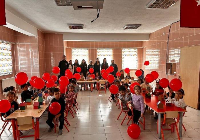 Çıldır Anaokulu Öğrencilerinden Kuşlara Yuva