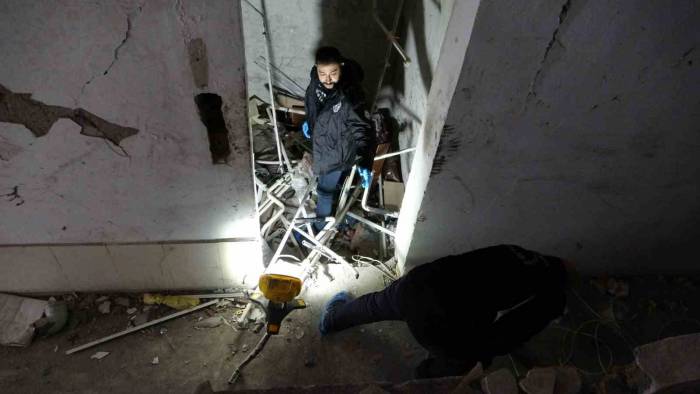 Hasarlı Binada Asansör Boşluğuna Düşen Şahıs Ağır Yaralandı