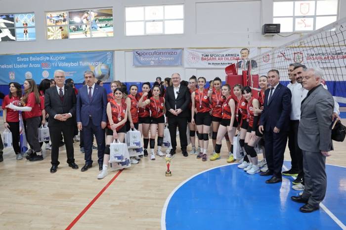 Sivas’ta Düzenlenen 100. Yıl Voleybol Turnuvası Tamamlandı