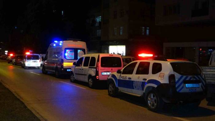 Yaşlı Adam Oturduğu Apartmanın Önünde Ölü Bulundu