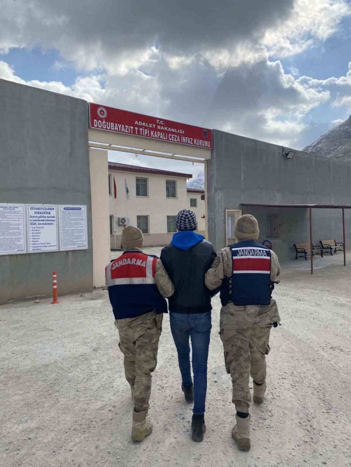 Ağrı’da 3 Firari Yakalandı