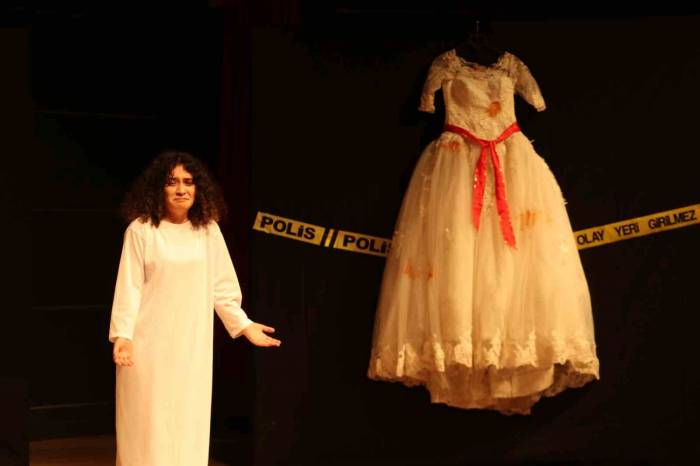 ‘Ölüm Kadın Meselesi’ Taşova’da Sahnelendi