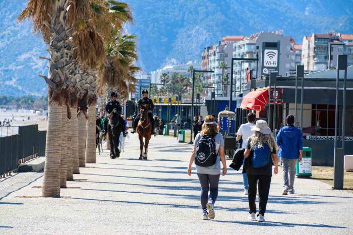 Konyaaltı Sahili’nin Güvenliği Börü Ve Winner’a Emanet