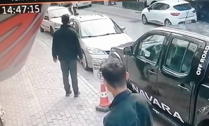 10 Yaşındaki Çocuk Gaza Bastı, Araç Park Halindeki Araçlara Çarptı