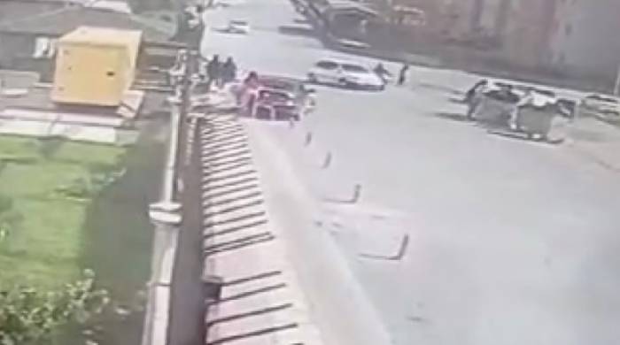 Motosiklet Sürücüsü Kask Sayesinde Kurtuldu