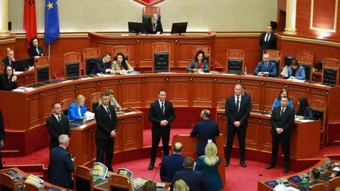 Arnavutluk Parlamentosundan İtalya İle İmzalanan Göçmen Anlaşmasına Onay