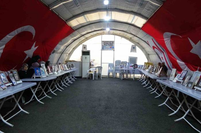 Hdp Önündeki Evlat Direnişi Bin 634. Gününde