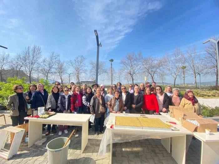 Efes Tarlası Yaşam Köyünde Zeytinyağı Sabunu Yapmayı Öğrendiler