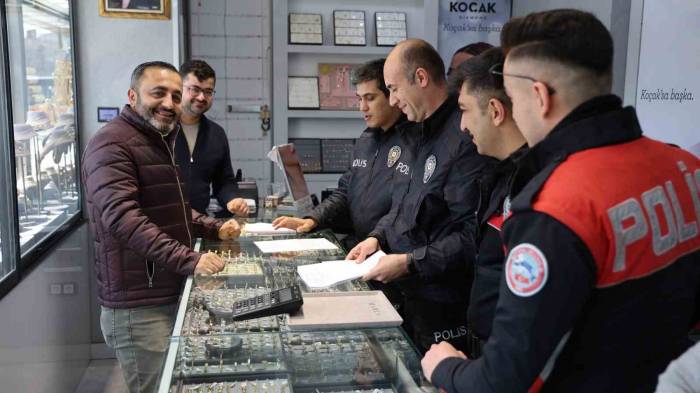 Emniyet Birimleri Kuyumcularda Dolandırıcılık Bilgilendirmesi Yaptı