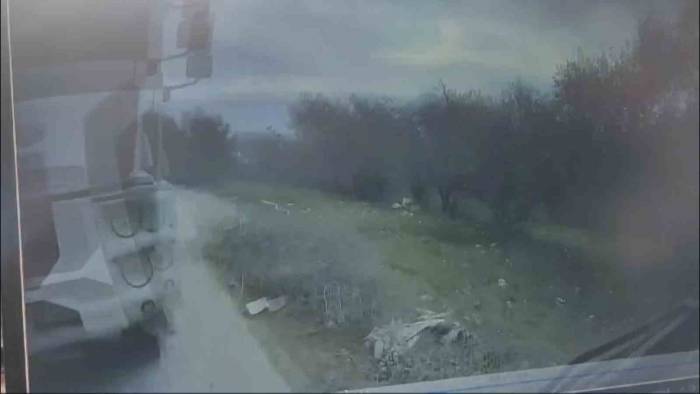 Otobüs Şoförünün Manevrası Faciayı Önledi, O Anlar Kamerada