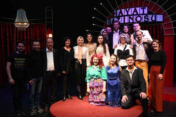 “Hayat Gazinosu” Seyircisiyle Buluşmaya Devam Ediyor