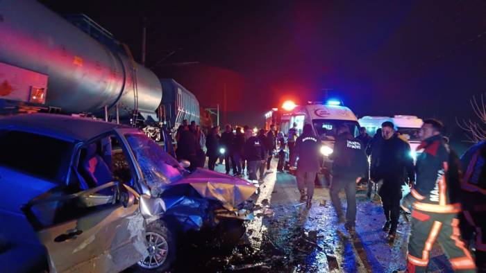 Malatya’da İki Otomobil Kafa Kafaya Çarpıştı: 3 Yaralı