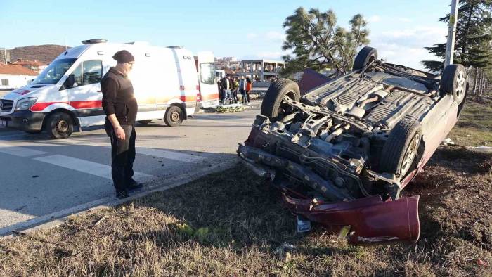 Kütahya’da Otomobil Takla Attı: 2 Yaralı