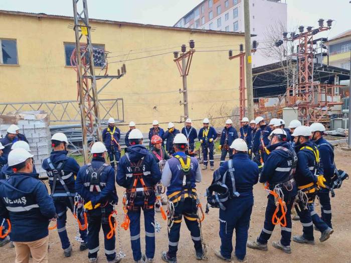 Vedaş Personeline Yüksekte Çalışma Eğitimi