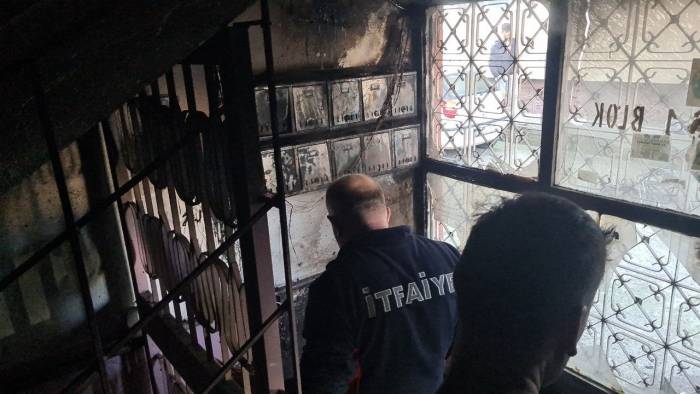 Merdiven Boşluğunda Çıkan Yangın Korkuttu