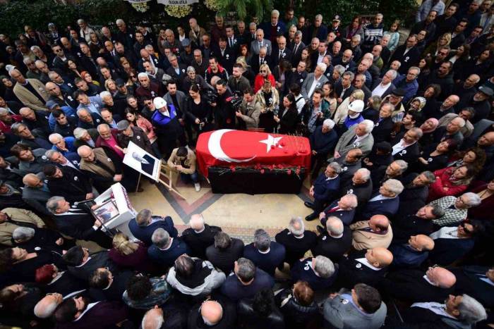 İzmir Siyasetinin Simge İsimlerinden Sırrı Aydoğan Son Yolculuğuna Uğurlandı