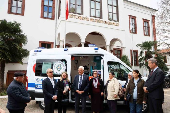 Merhum Özbay Ailesinden Büyükşehir’e Hasta Nakil Ambulans Bağışı