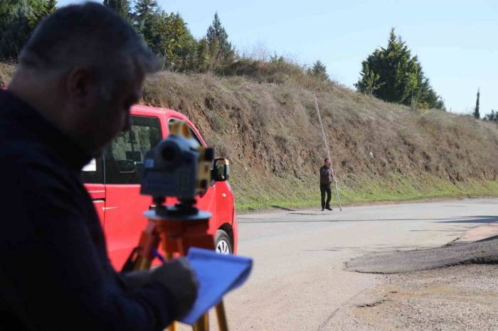 Sakarya’daki Gizemli Yol: Ayağını Frenden Çeken Yokuş Yukarı Çıkıyor