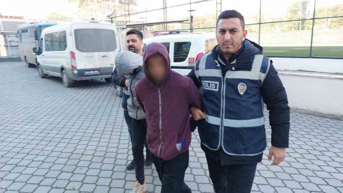 İnşaattan 26 Bin Liralık Teleskopik Direkleri Çalan 2 Kişi Yakalandı