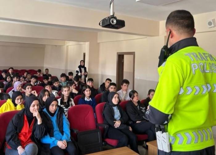 Çemişgezek’te Öğrencilere Polislik Mesleği Anlatıldı