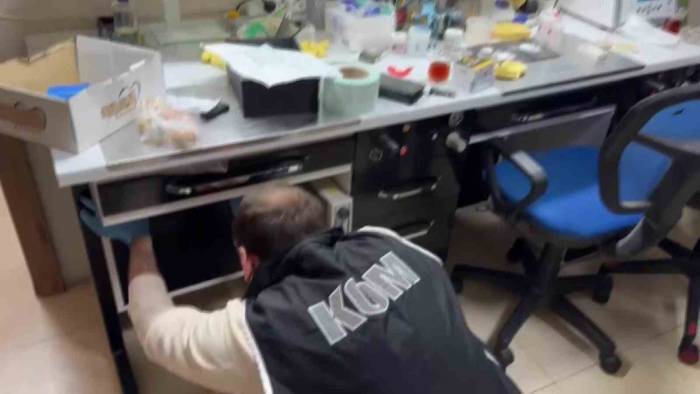 Adana’da Kaçak Diş Polikliniğe Operasyon: 2 Gözaltı